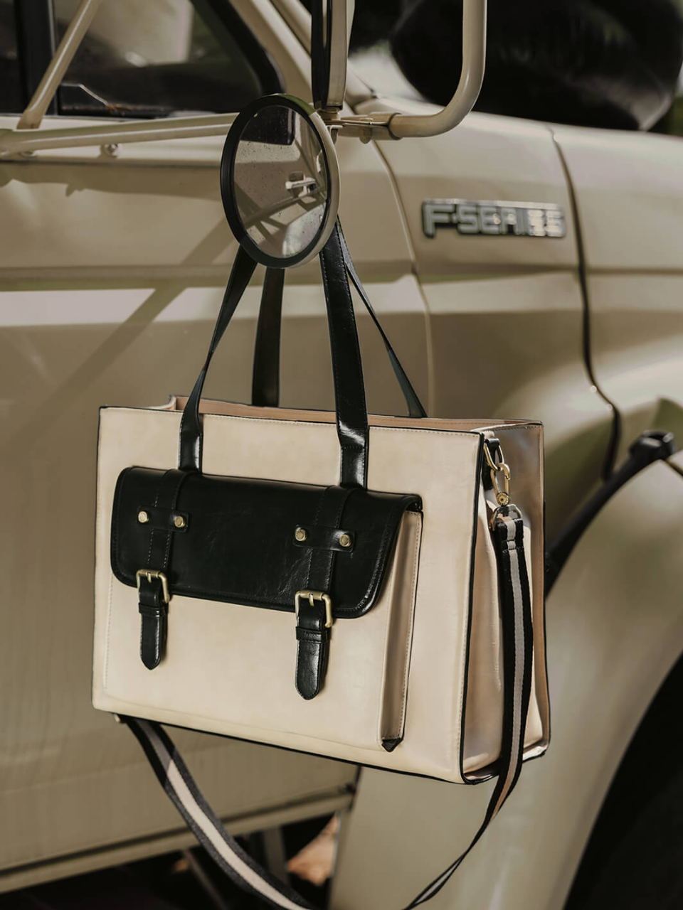Olivias klassische Laptop-Handtasche aus veganem Leder