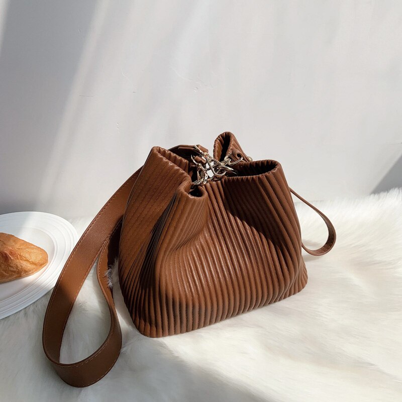 Plissierte Beuteltasche