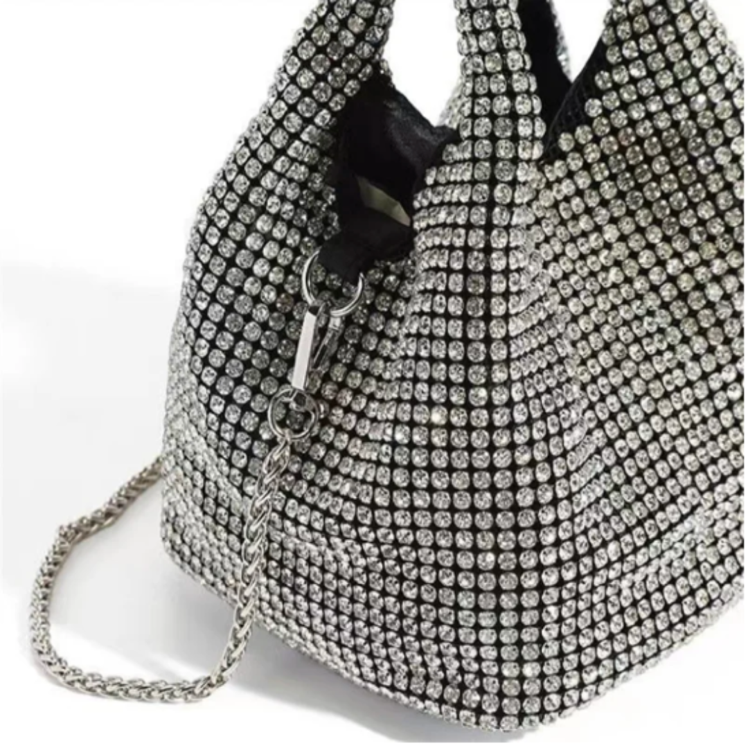 Clara Handtasche mit funkelnden Strasssteinen