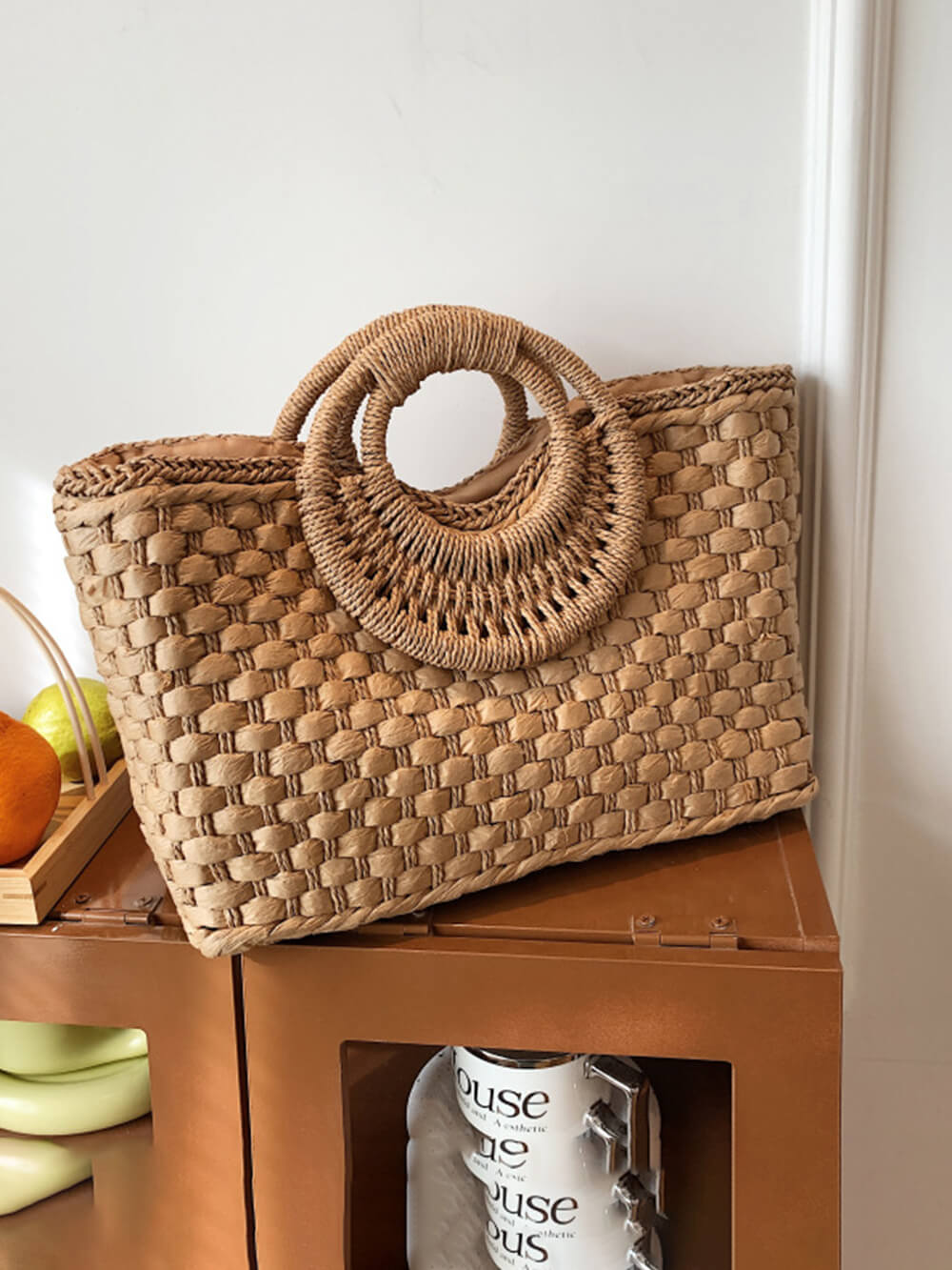 Modische handgefertigte Strohtasche für den Urlaub und Strand