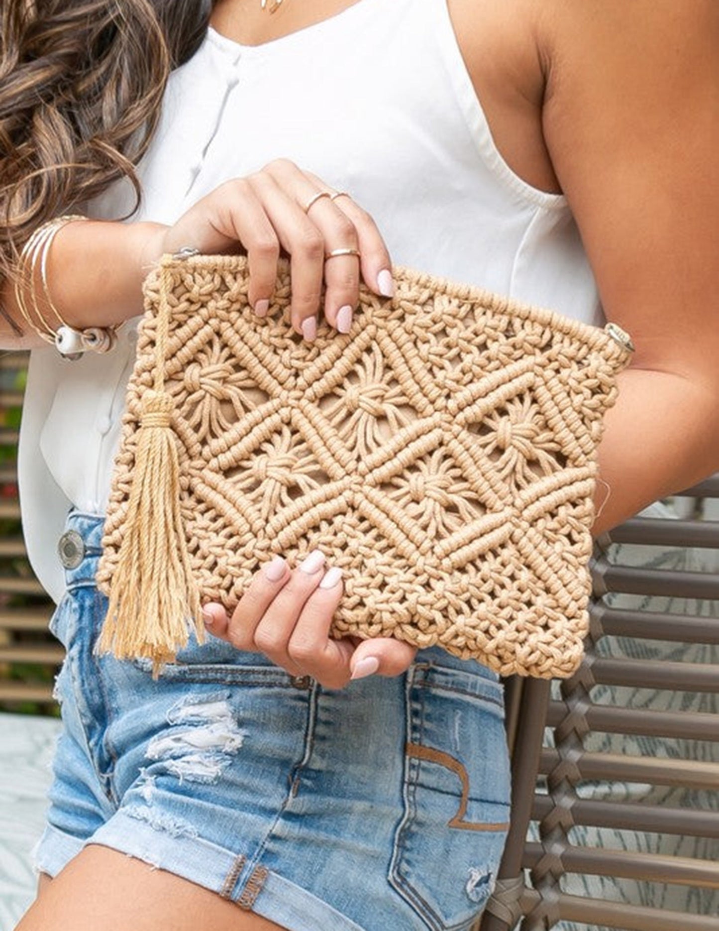 Clutch mit Makramee-Quaste und Rautenmuster