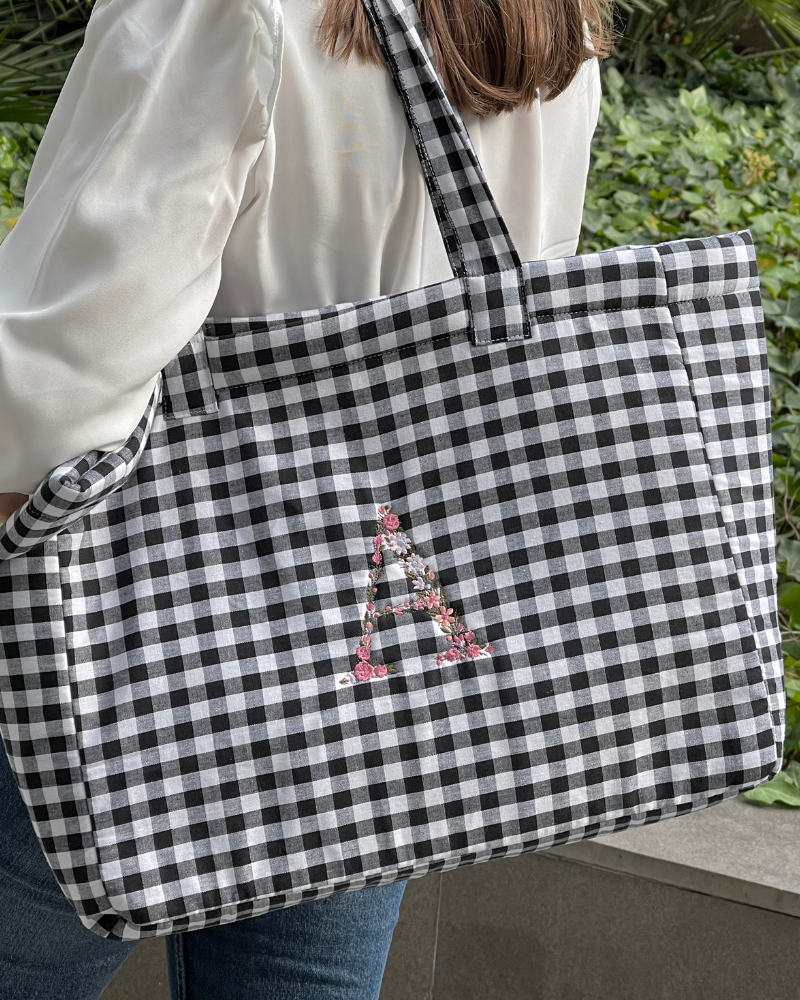 Gingham Schwarze Blumen Tasche