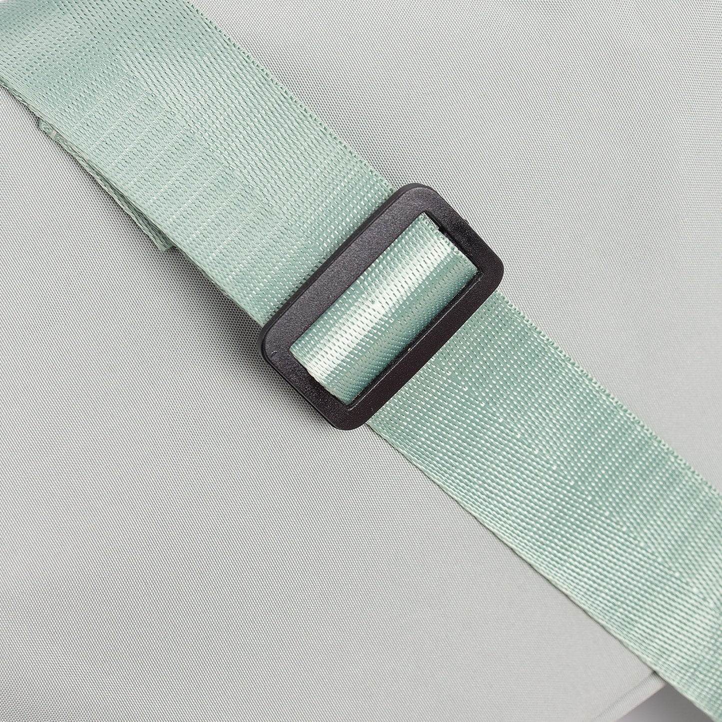 Umhängetasche aus Nylon mit Knotendetail