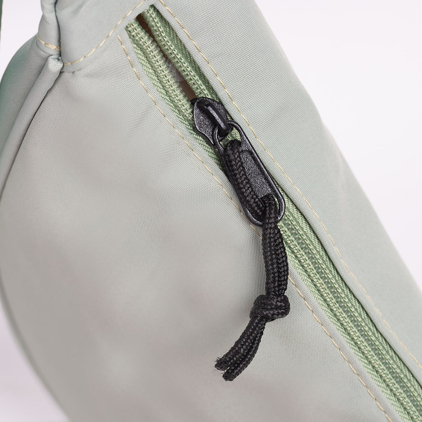 Umhängetasche aus Nylon mit Knotendetail