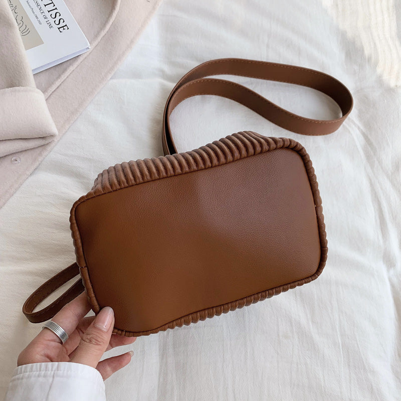 Plissierte Beuteltasche