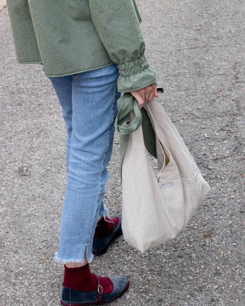 Spitze, schlichte beige Handtasche