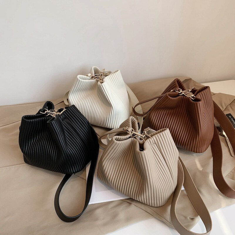 Plissierte Beuteltasche
