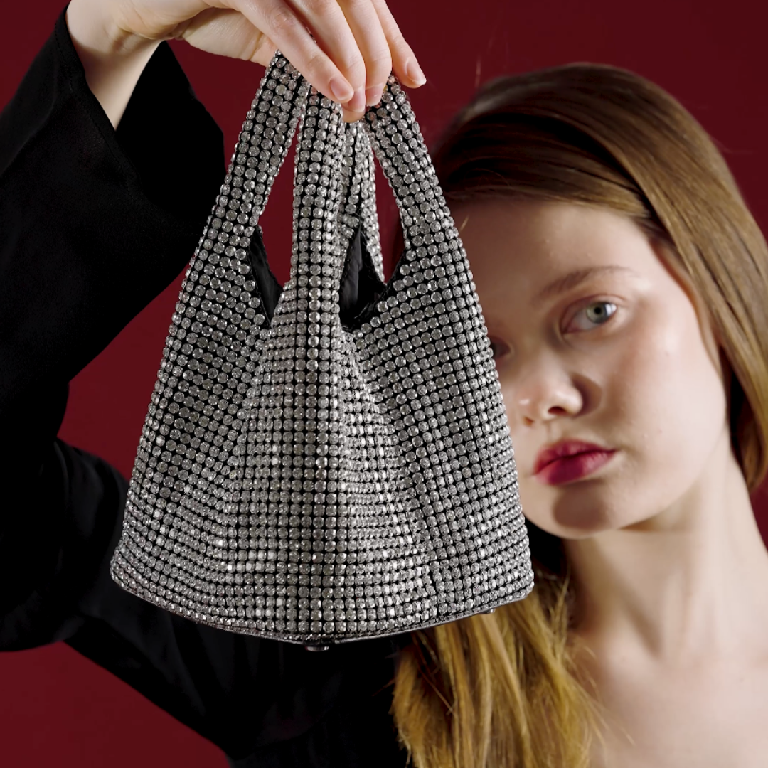 Clara Handtasche mit funkelnden Strasssteinen