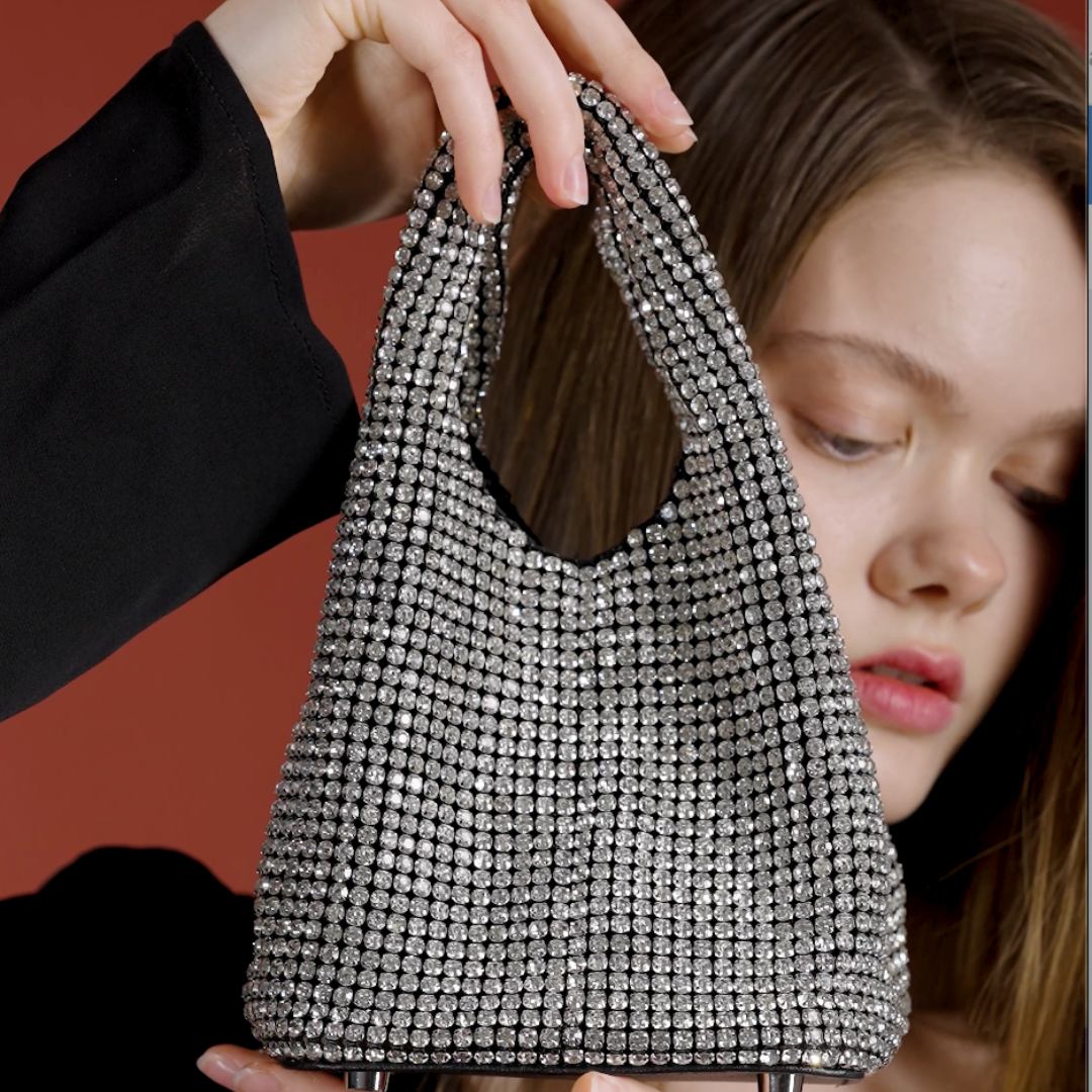 Clara Handtasche mit funkelnden Strasssteinen