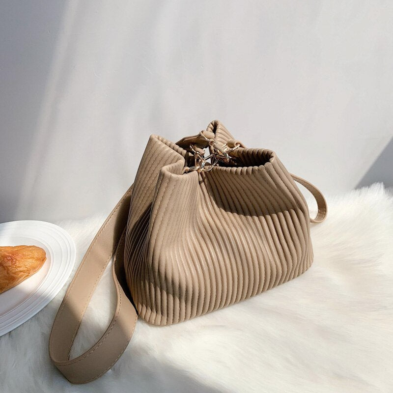 Plissierte Beuteltasche