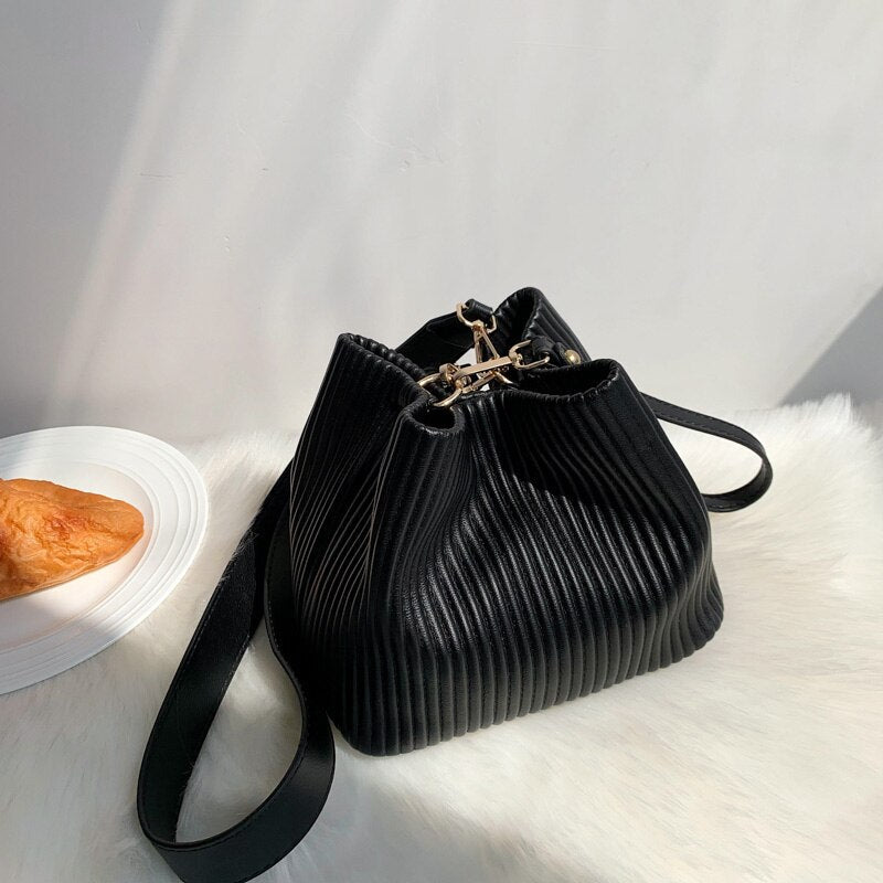 Plissierte Beuteltasche