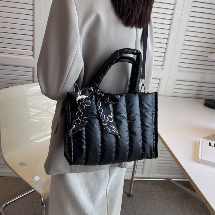 Midi-Tragetasche aus Satin