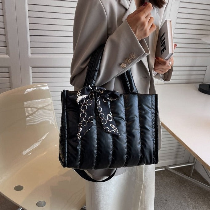 Midi-Tragetasche aus Satin