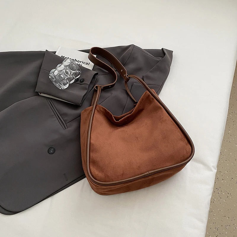Tote aus Wildleder mit großem Griff