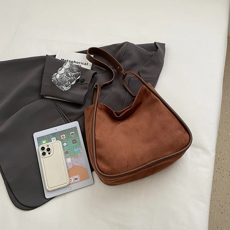 Tote aus Wildleder mit großem Griff