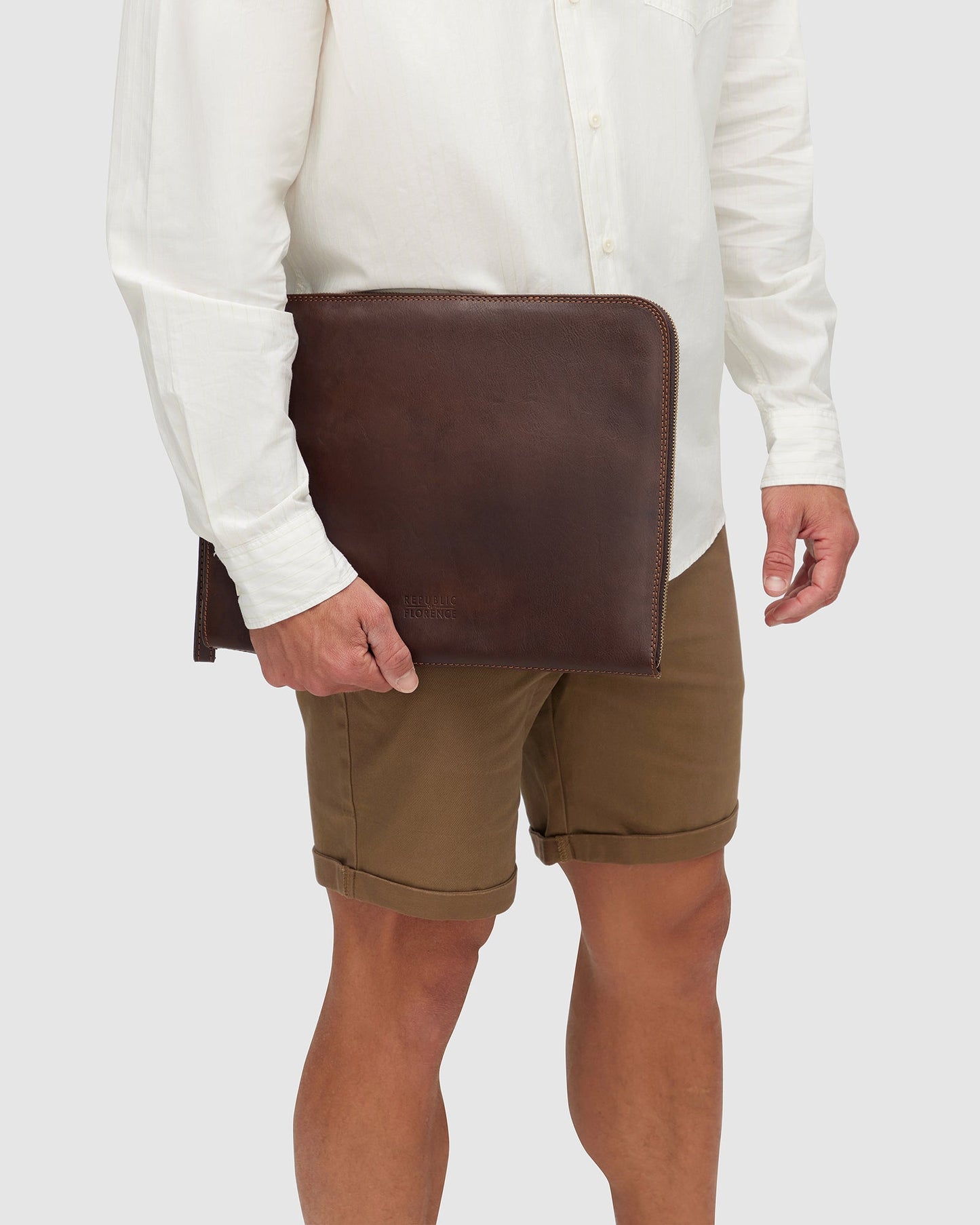 Charta Matt Chocolate - Dokumentenhalter aus Leder für 13-Zoll-Laptops