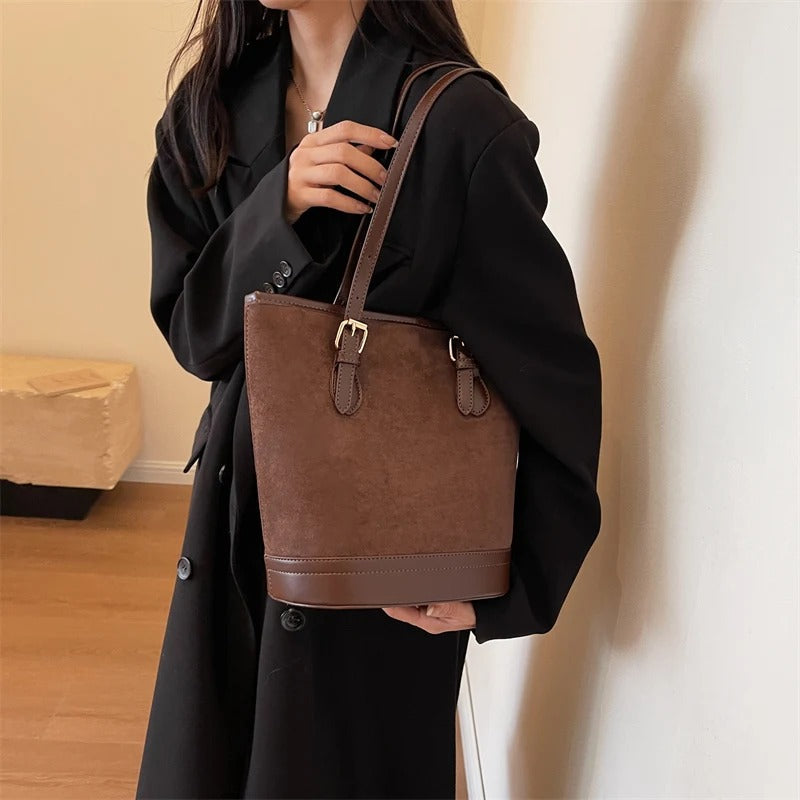 Eimertasche aus Wildleder im Vintage-Stil