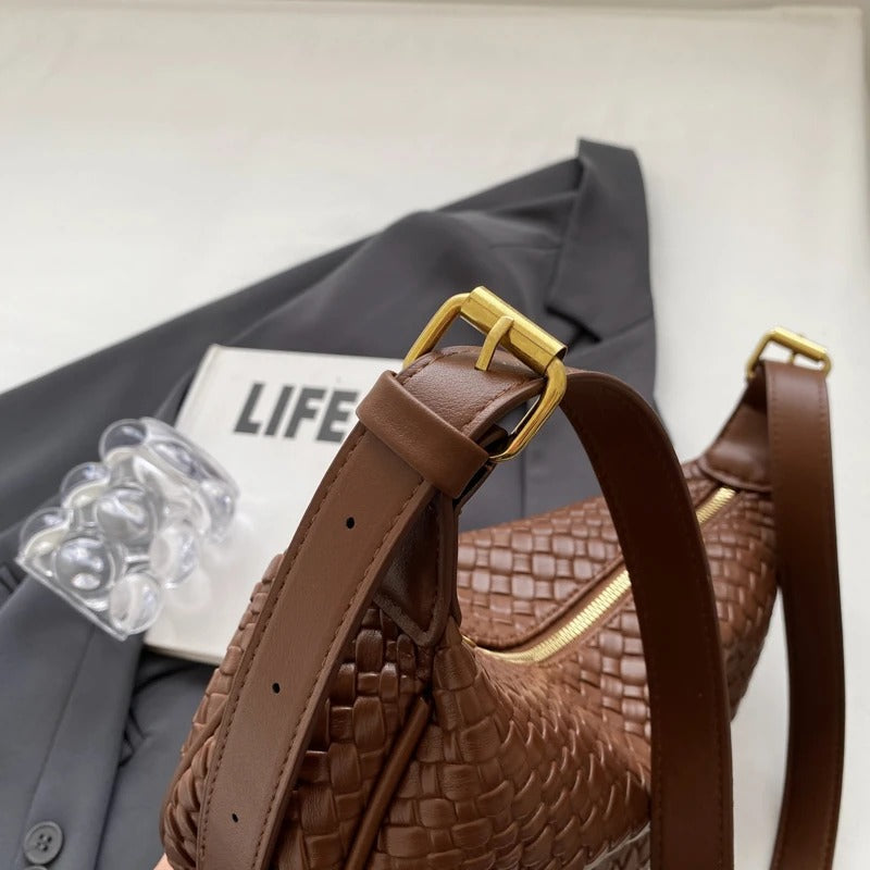 Gewebte Halbmondtasche