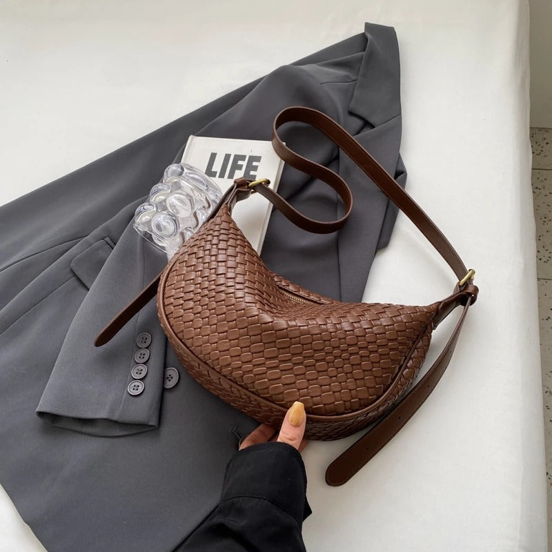 Gewebte Halbmondtasche