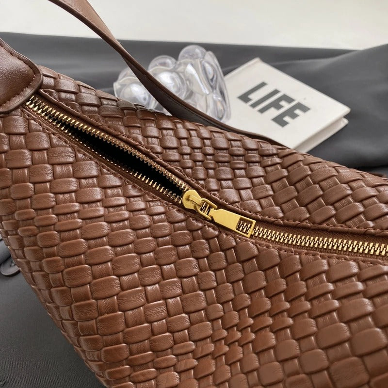 Gewebte Halbmondtasche