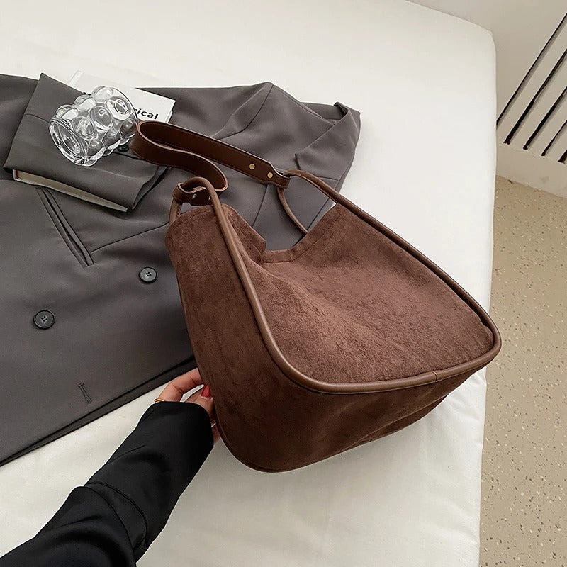Tote aus Wildleder mit großem Griff