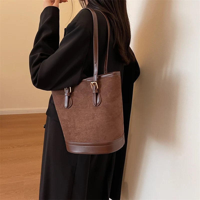 Eimertasche aus Wildleder im Vintage-Stil