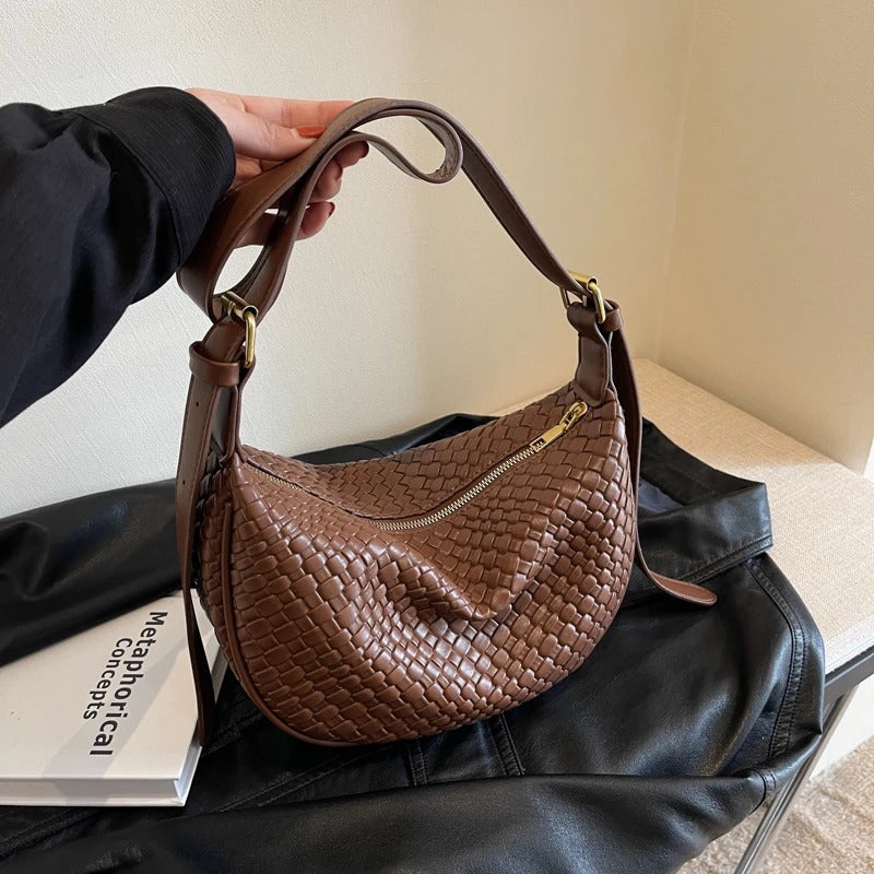 Gewebte Halbmondtasche