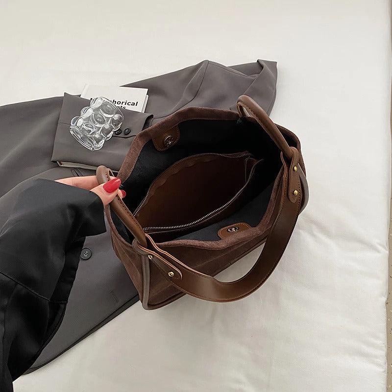 Tote aus Wildleder mit großem Griff