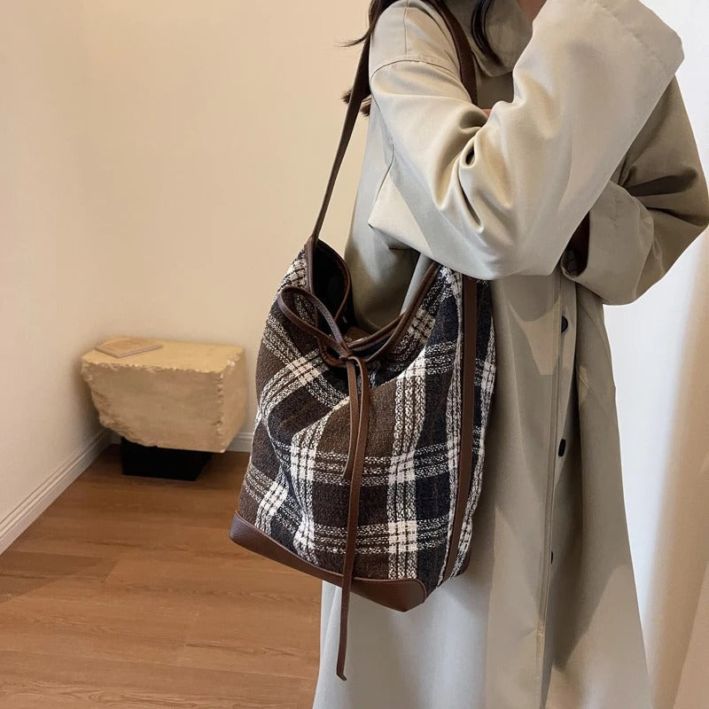 Karierte Beuteltasche