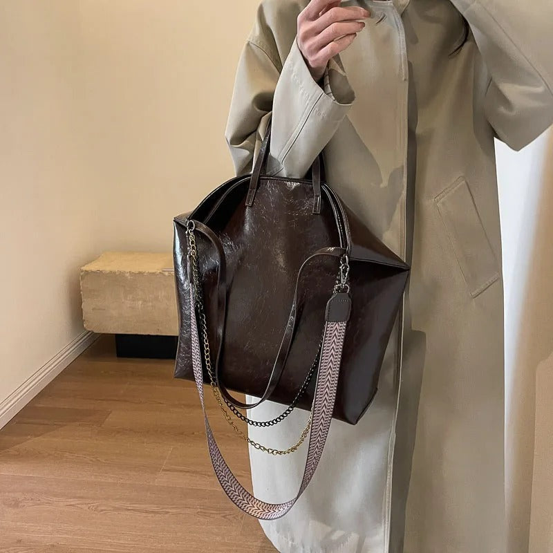 Sophie Tragetasche aus veganem Leder