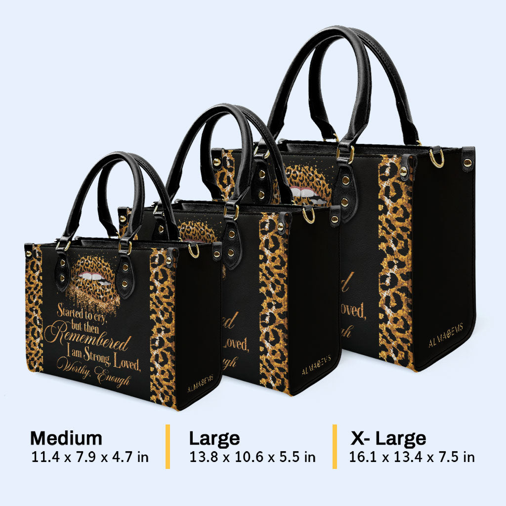 Remembered I Am Strong - Personalisierte Lederhandtasche - DB40