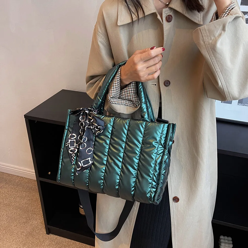 Midi-Tragetasche aus Satin
