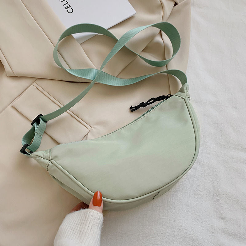 Umhängetasche aus Nylon mit Knotendetail