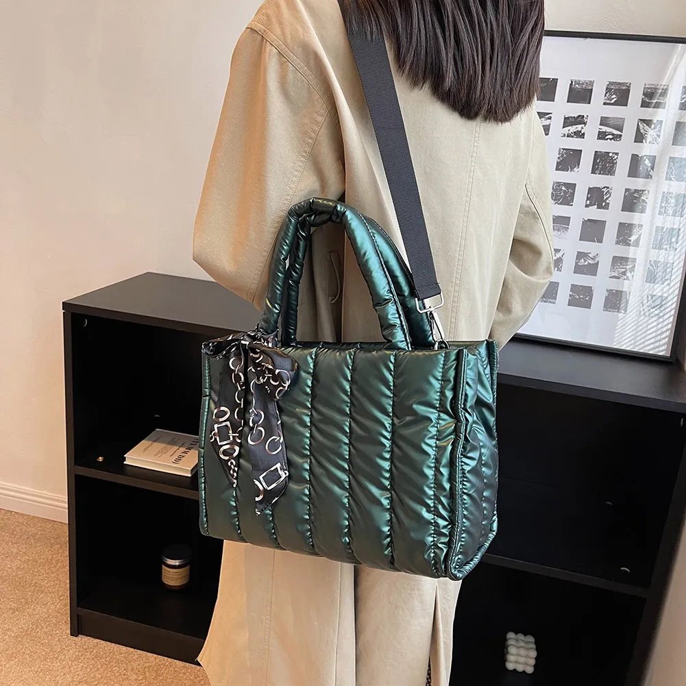 Midi-Tragetasche aus Satin