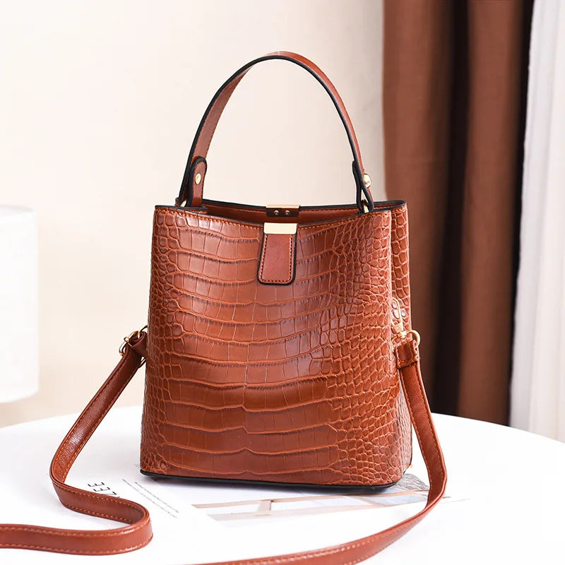 OZI A4 HANDTASCHEN