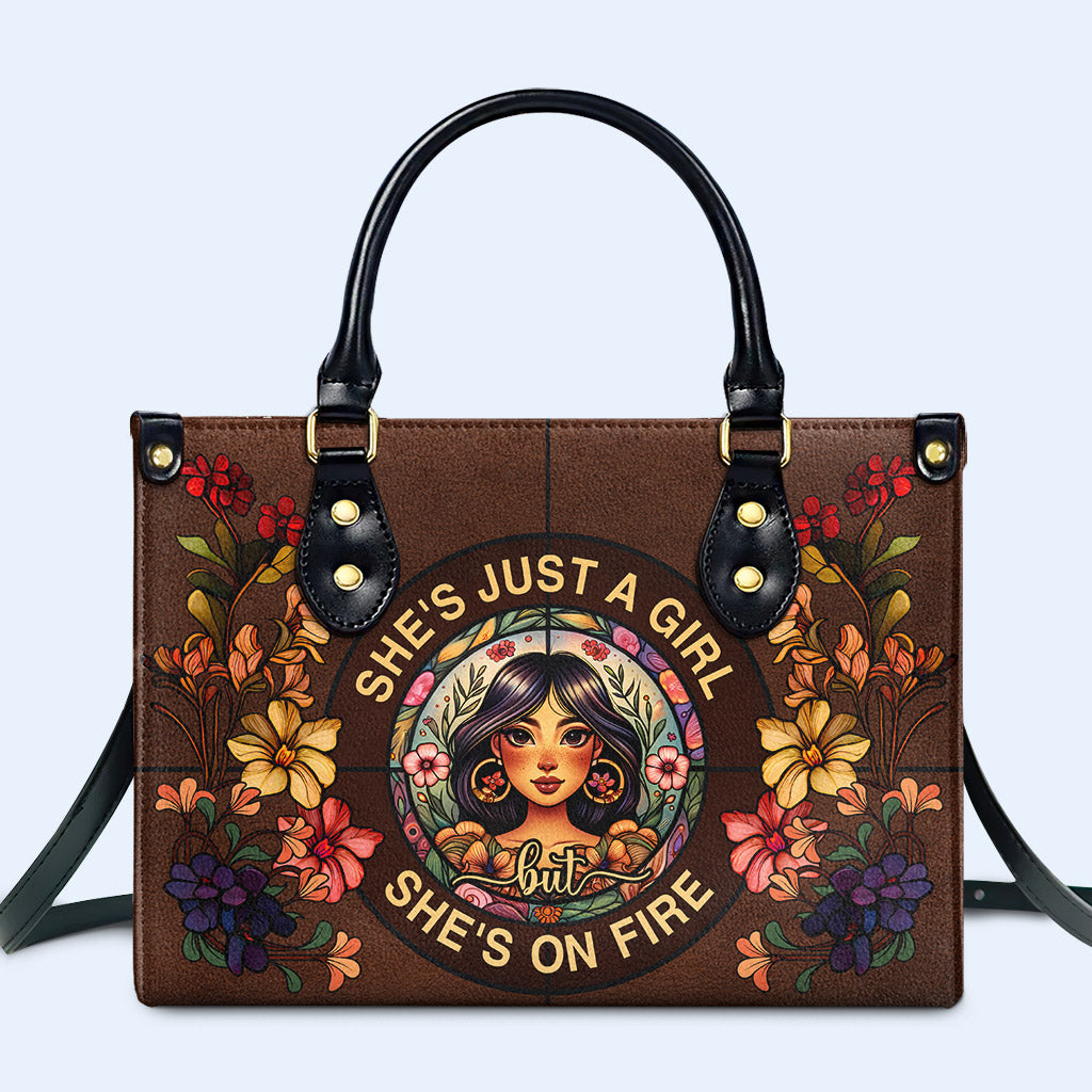 She's On Fire - Personalisierte Lederhandtasche - HG53