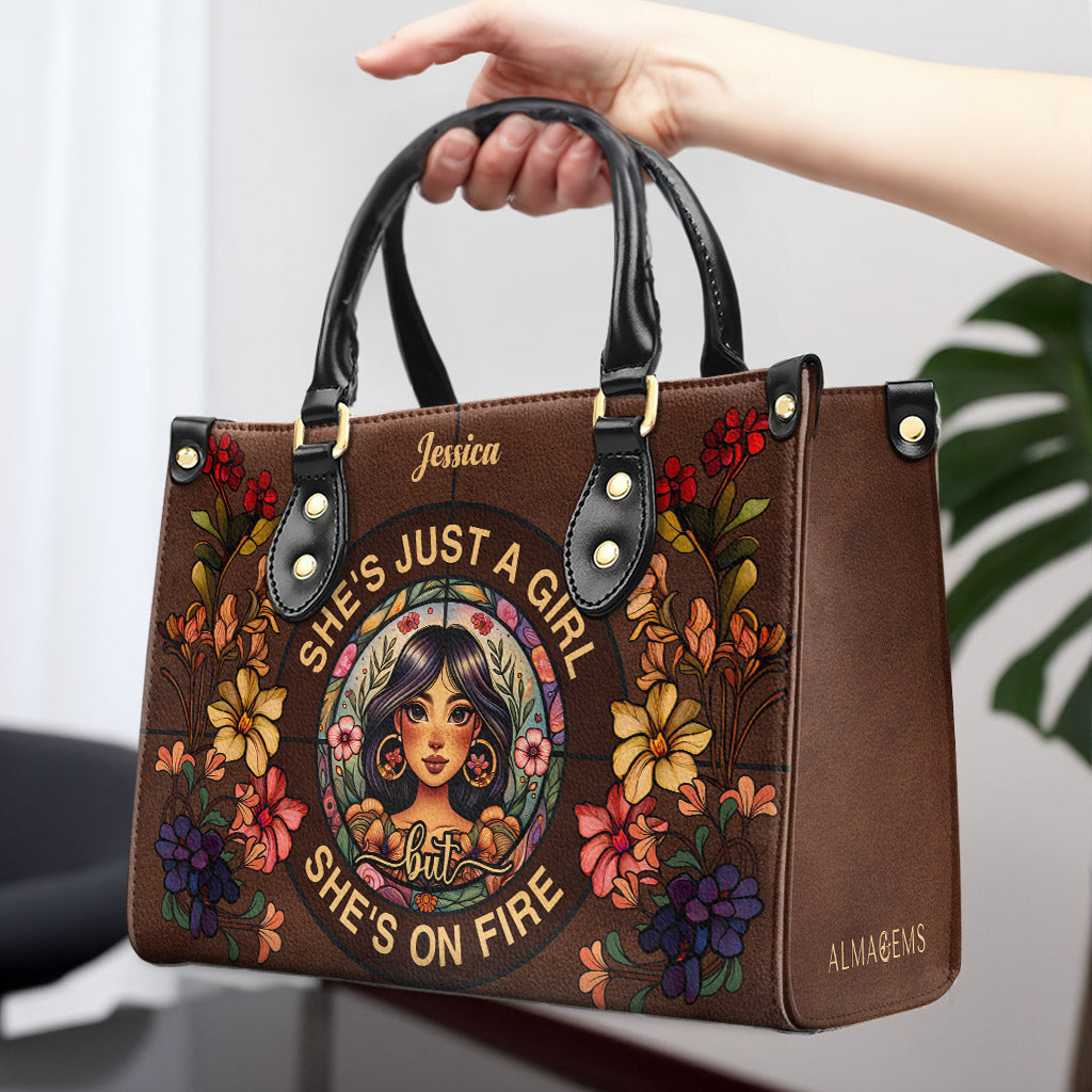 She's On Fire - Personalisierte Lederhandtasche - HG53