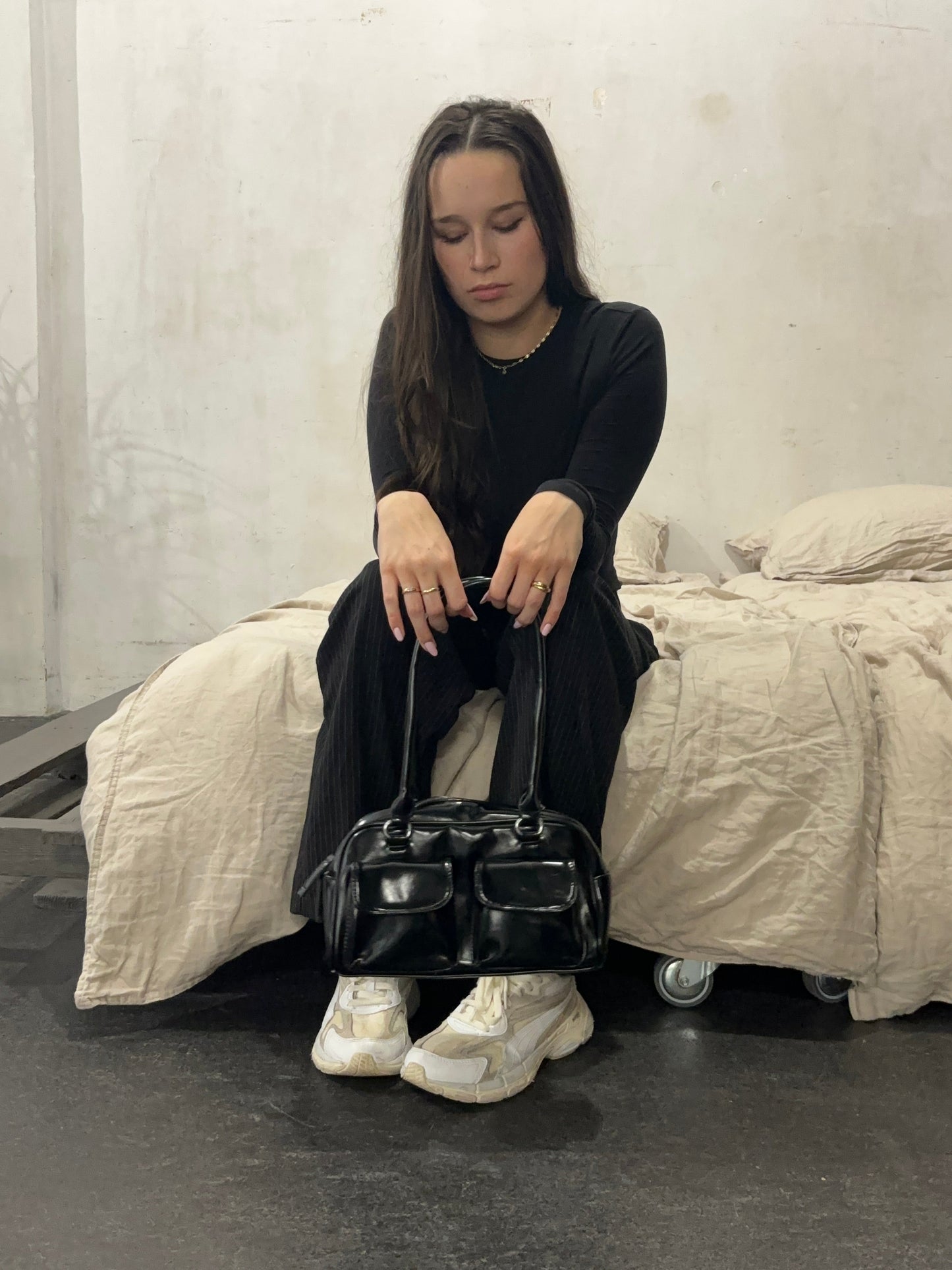 Schlanke Ledertasche für den Alltag