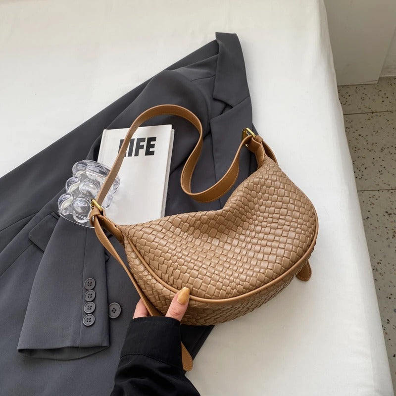 Gewebte Halbmondtasche
