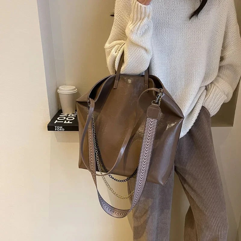 Sophie Tragetasche aus veganem Leder