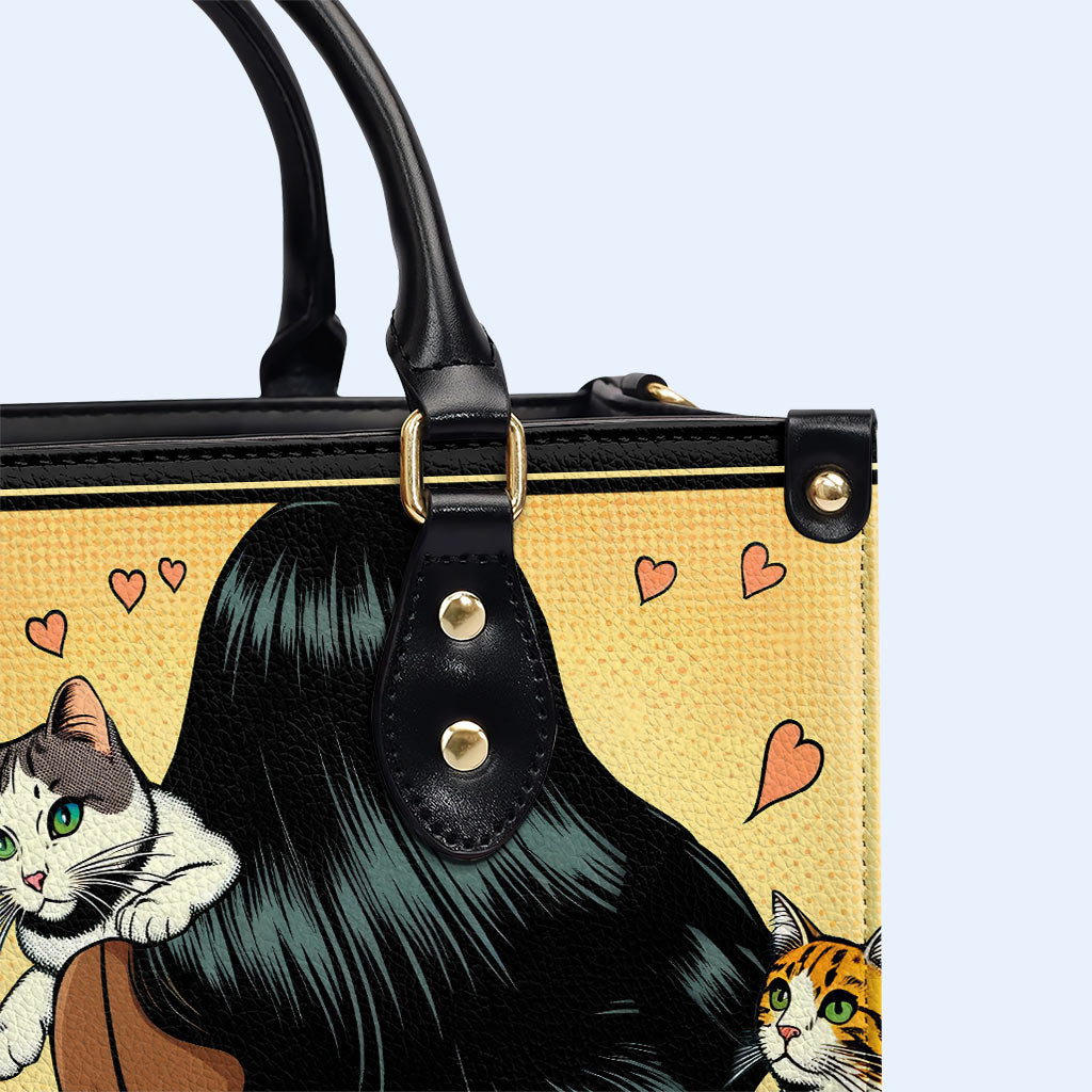 Und sie lebte glücklich bis ans Ende ihrer Tage – Schwarz – Personalisierte Lederhandtasche für Katzenliebhaber – LL04BLACK