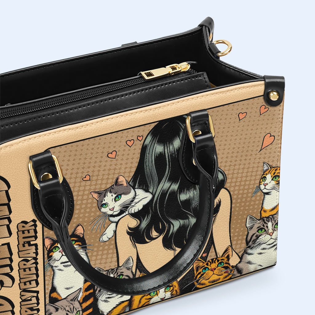 Und sie lebte glücklich bis ans Ende ihrer Tage – Braun – Personalisierte Lederhandtasche für Katzenliebhaber – LL04BROWN