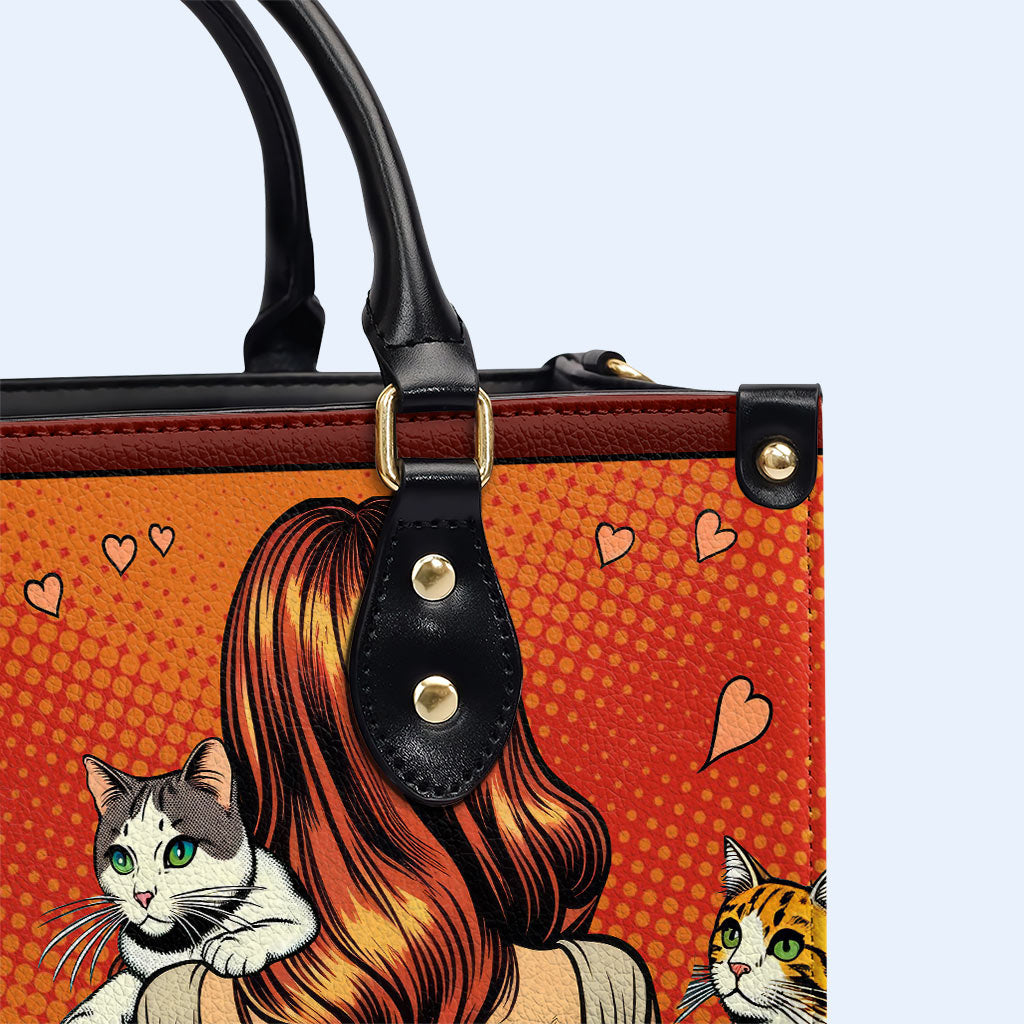 Und sie lebte glücklich bis ans Ende ihrer Tage – Rot – Personalisierte Lederhandtasche für Katzenliebhaber – LL04RED