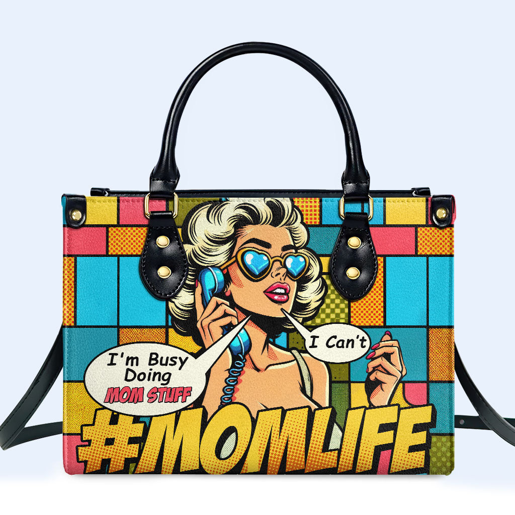 Busy Doing Mom Stuff - Personalisierte Lederhandtasche - MM06