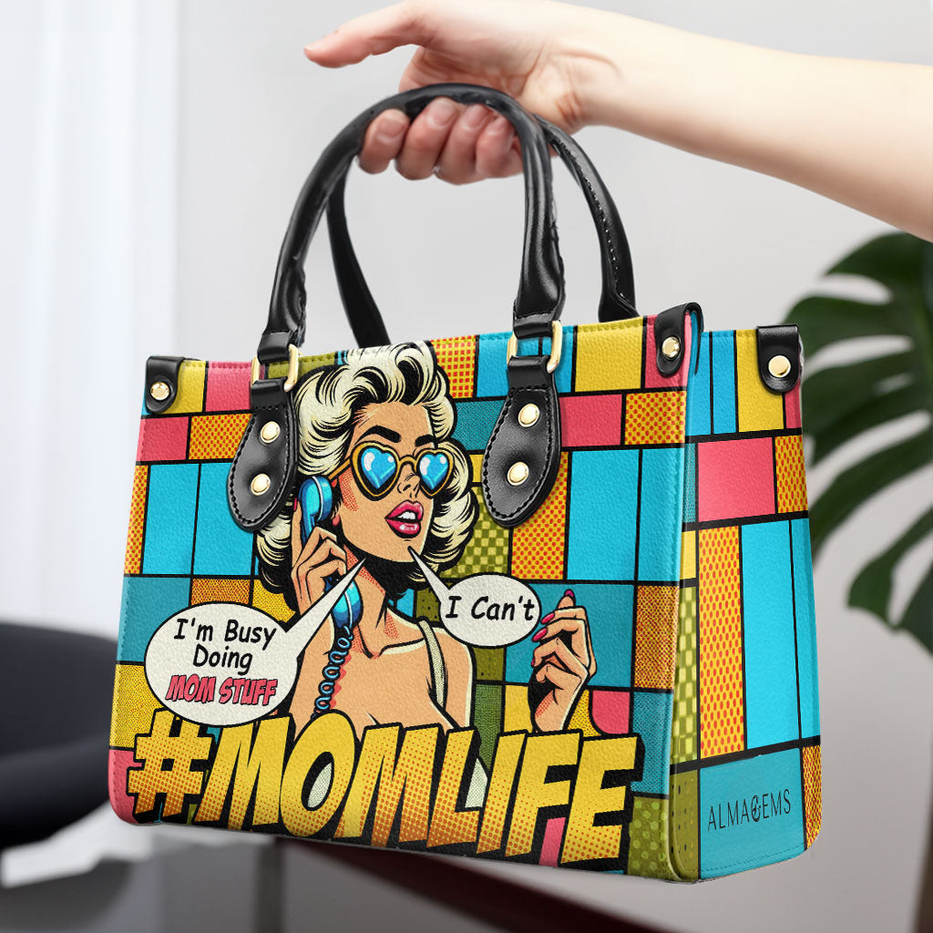 Busy Doing Mom Stuff - Personalisierte Lederhandtasche - MM06