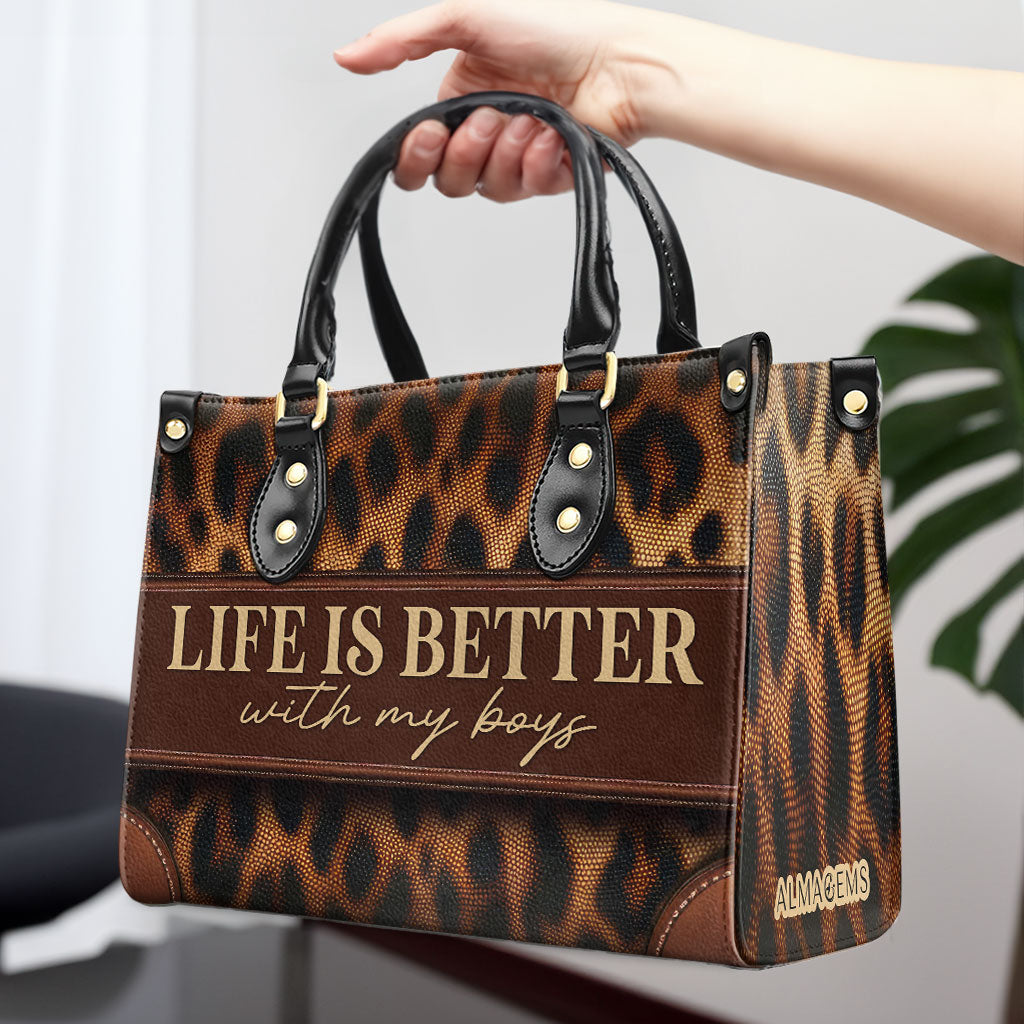 Das Leben ist besser mit meinen Jungs - Personalisierte Lederhandtasche - MM30