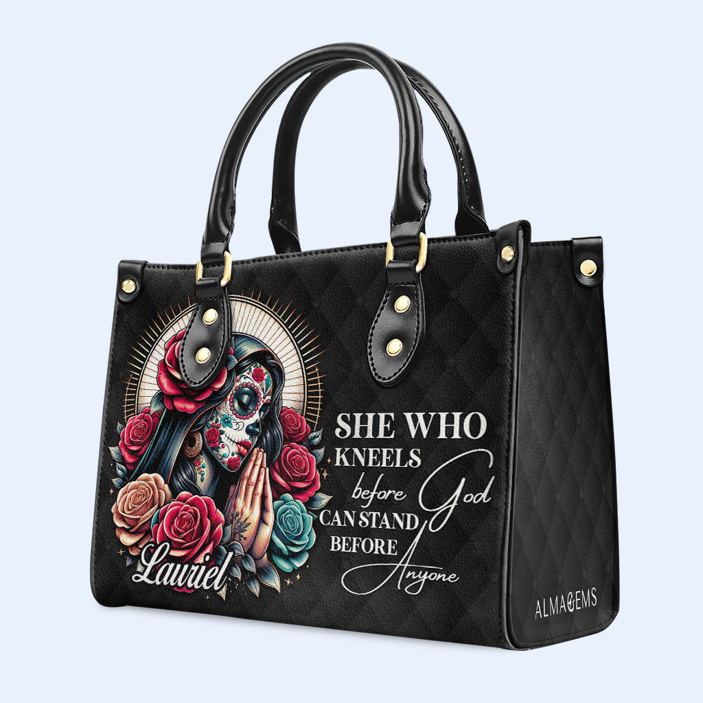 Sie, die vor Gott kniet - personalisierte Lederhandtasche - MX11