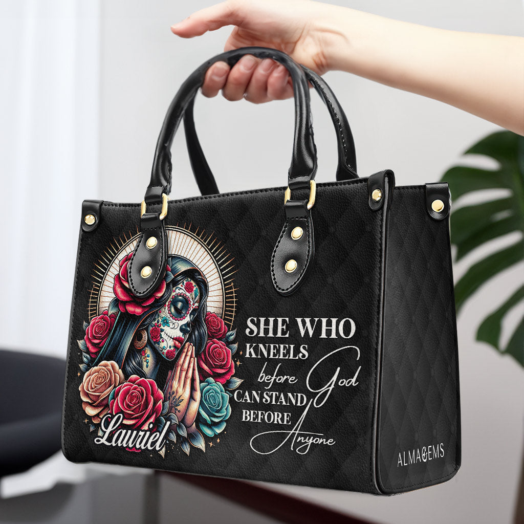 Sie, die vor Gott kniet - personalisierte Lederhandtasche - MX11