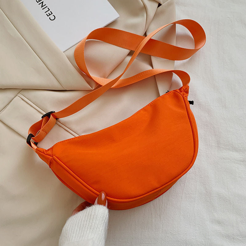 Umhängetasche aus Nylon mit Knotendetail