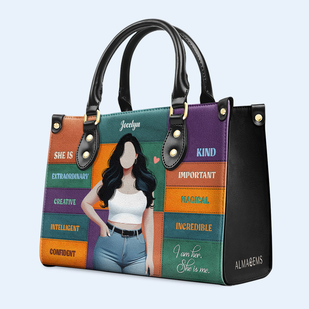 She Is - Personalisierte Lederhandtasche - PG03